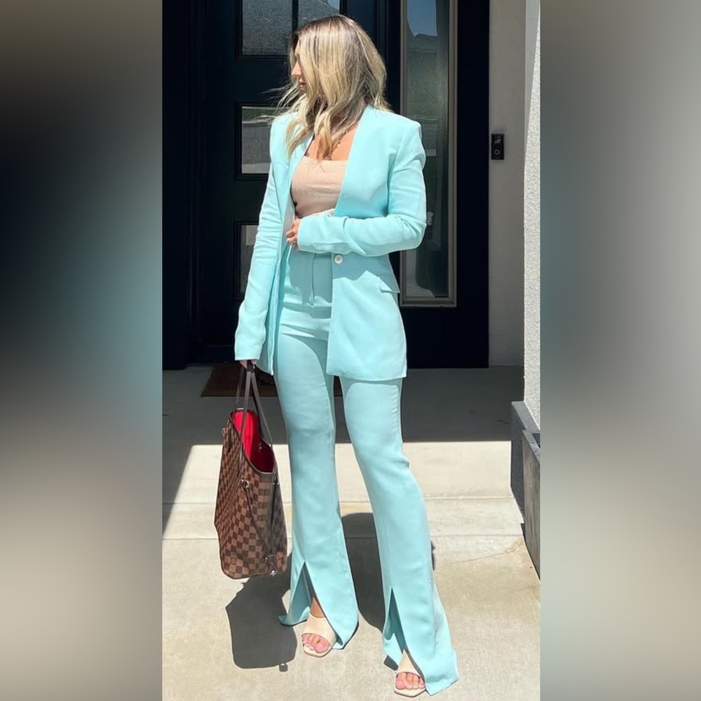 Brand new Ospen Notched Pant in Plein Air Blue
L'Academie